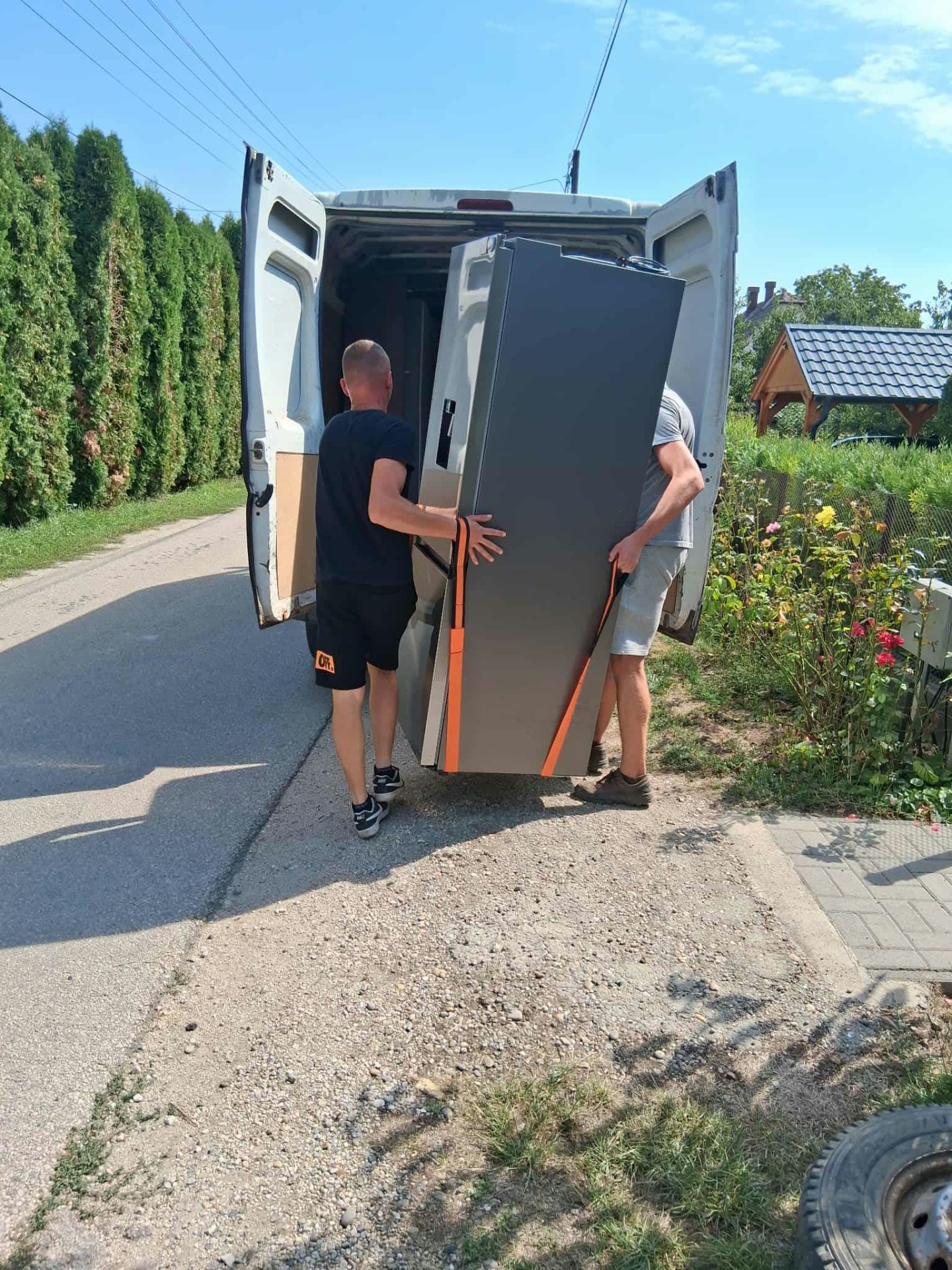 Költöztetés Móron teherautóval